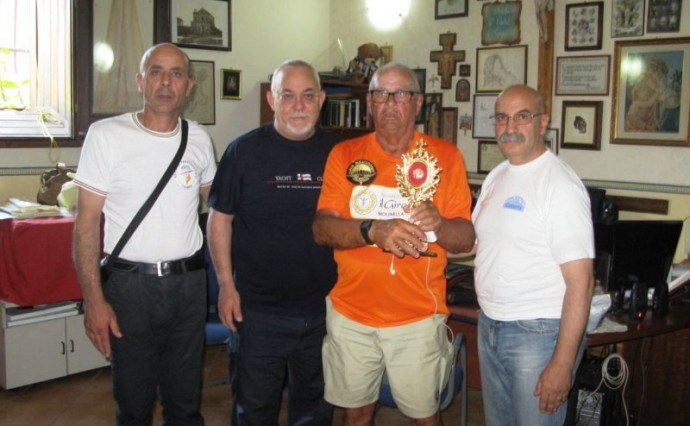 Podista ottantenne fa tappa, a Casal di Principe (CE)