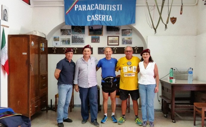 L'alpino paracadutista Alessandro Bellière ha incontrato i parà casertani